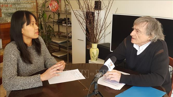 越南共产党建党90周年：法国政客高度评价越南的发展成就 ảnh 1