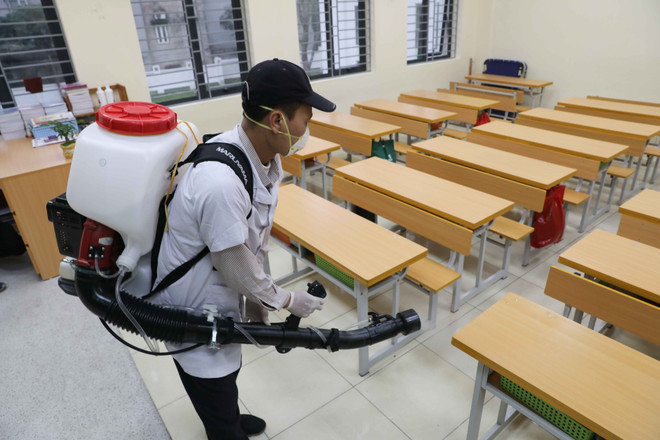 受疫情影响河内市对全市所有学校进行卫生消毒 各省市取消庙会举办计划 ảnh 1 受疫情影响河内市对全市所有学校进行卫生消毒 各省市取消庙会举办计划 ảnh 1