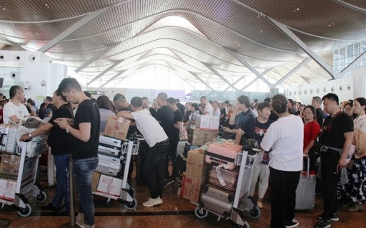 新冠肺炎疫情:仍有5300多名中国人滞留在庆和省 ảnh 1 新冠肺炎疫情:仍有5300多名中国人滞留在庆和省 ảnh 1