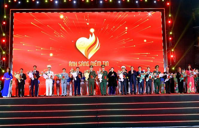 越南共产党建党90周年：电视直播分会场“信心之光” ảnh 2