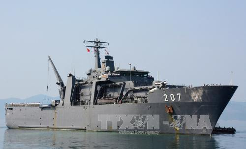 新加坡军舰访问越南金兰国际港 ảnh 1 新加坡军舰访问越南金兰国际港 ảnh 1