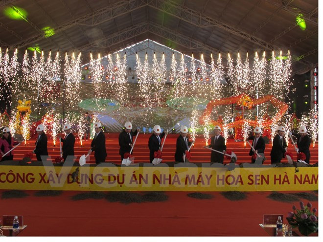 武文宁副总理出席河南省莲花铁管生产厂动工兴建仪式 ảnh 1 武文宁副总理出席河南省莲花铁管生产厂动工兴建仪式 ảnh 1