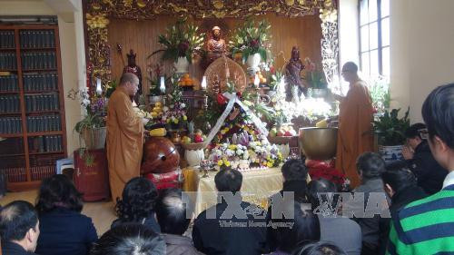 法国洭越寺为越南烈士们举行超度法会 ảnh 1 法国洭越寺为越南烈士们举行超度法会 ảnh 1