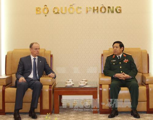 越南国防部长冯光青会见俄罗斯客人 ảnh 1