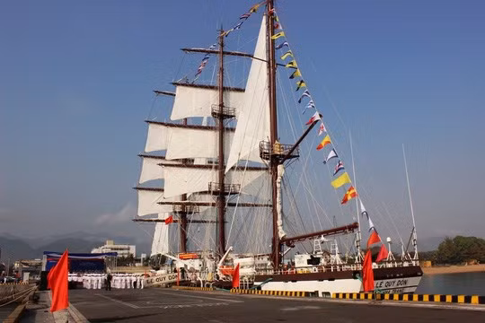 越南海军黎贵惇286号帆船升旗仪式在庆和省举行 ảnh 1 越南海军黎贵惇286号帆船升旗仪式在庆和省举行 ảnh 1