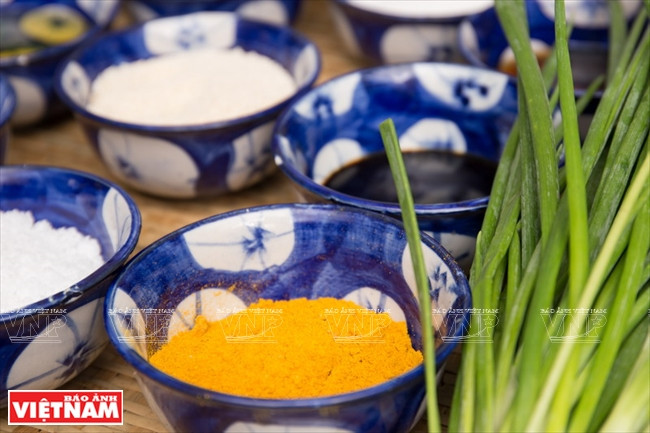 越南美食：姜黄焖虾虎鱼 ảnh 3