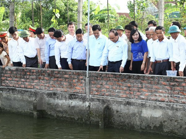 阮春福总理探访象山乡示范种植养殖园 ảnh 1 阮春福总理探访象山乡示范种植养殖园 ảnh 1