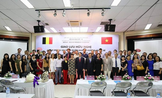 越比友好协会举行活动 庆祝比利时国庆186周年 ảnh 1