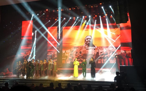 “不朽壮歌”文艺交流会在河内举行 ảnh 1 “不朽壮歌”文艺交流会在河内举行 ảnh 1