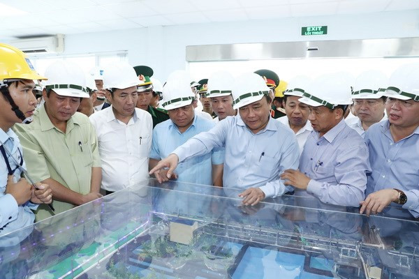 越南政府总理阮春福视察台塑河静钢铁厂废水处理设施和生产线 ảnh 2