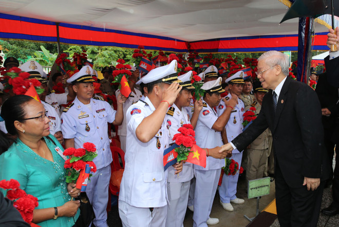 越共中央总书记阮富仲出席越柬友谊纪念碑竣工仪式 ảnh 3