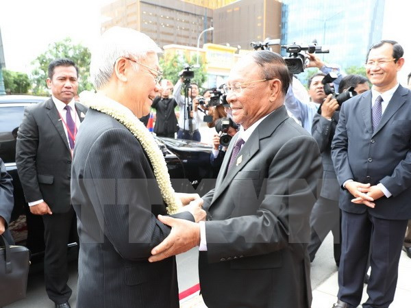 越共中央总书记阮富仲会见柬埔寨国会主席韩桑林 ảnh 1