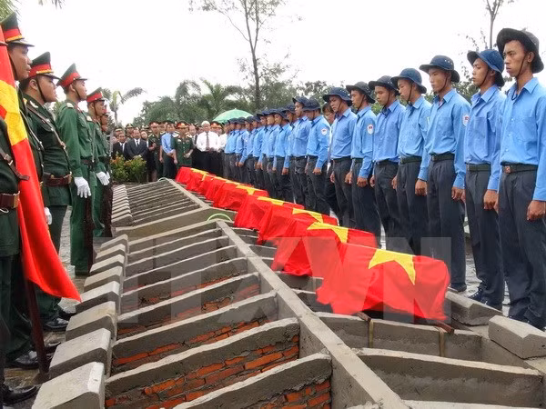 同塔省为在柬埔寨牺牲的越南志愿军和专家追悼会 ảnh 1