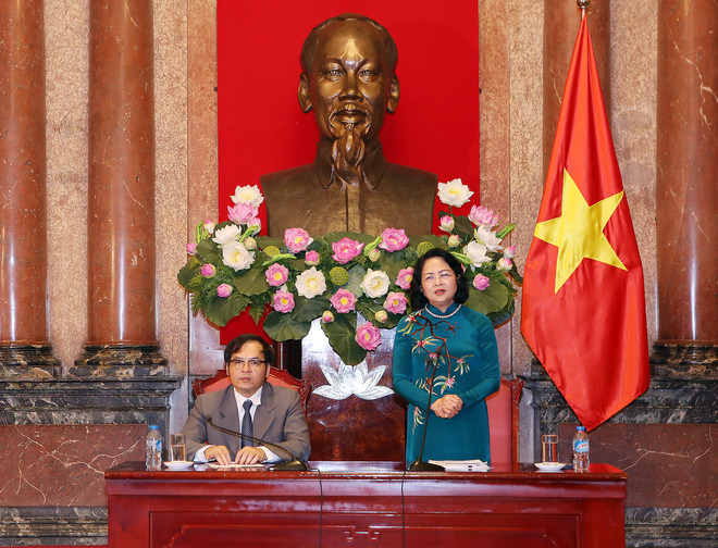 国家副主席邓氏玉盛会见越南中小企业协会代表 ảnh 2 国家副主席邓氏玉盛会见越南中小企业协会代表 ảnh 2