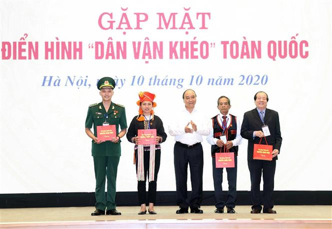 政府总理阮春福会见全国“好民运”模范代表 ảnh 2 政府总理阮春福会见全国“好民运”模范代表 ảnh 2