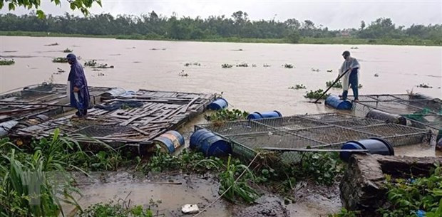 政府领导人参加为中部洪水灾民捐款活动 ảnh 2 政府领导人参加为中部洪水灾民捐款活动 ảnh 2