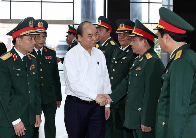 阮春福总理：调动一切力量和设备开展抢险救援工作 ảnh 1