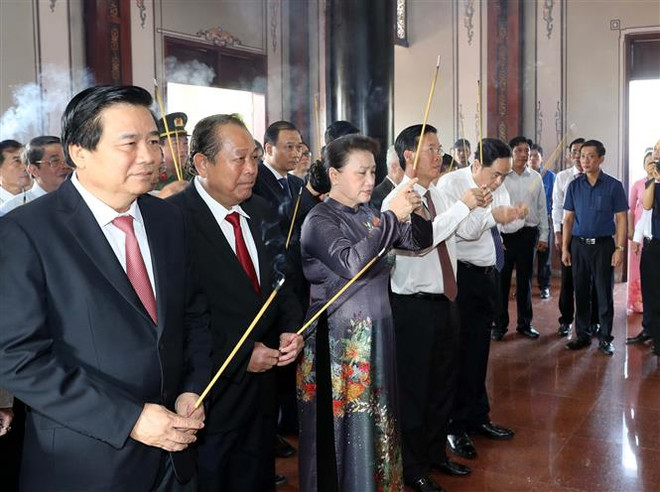 越南国会主席阮氏金银出席阮友寿同志诞辰110周年纪念典礼 ảnh 2 越南国会主席阮氏金银出席阮友寿同志诞辰110周年纪念典礼 ảnh 2