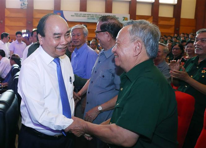 政府总理阮春福:全力落实老青年冲锋者相关政策 ảnh 2 政府总理阮春福:全力落实老青年冲锋者相关政策 ảnh 2