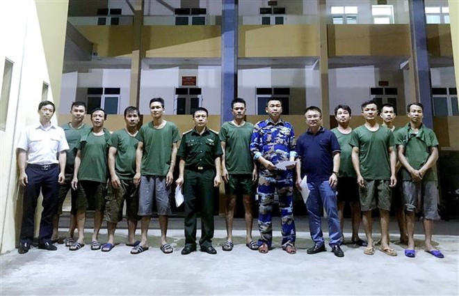 越南成功救助海上遇险9名船员 ảnh 1 越南成功救助海上遇险9名船员 ảnh 1