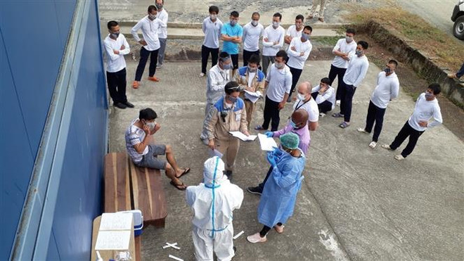 在赤道几内亚的越南劳动者对政府总理指示尽早将其接回国感到高兴 ảnh 2 在赤道几内亚的越南劳动者对政府总理指示尽早将其接回国感到高兴 ảnh 2