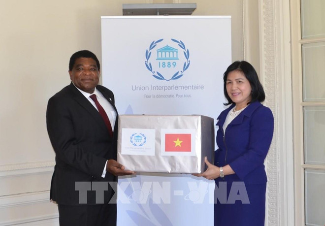 越南国会向各国议会联盟秘书处赠送口罩 ảnh 1 越南国会向各国议会联盟秘书处赠送口罩 ảnh 1