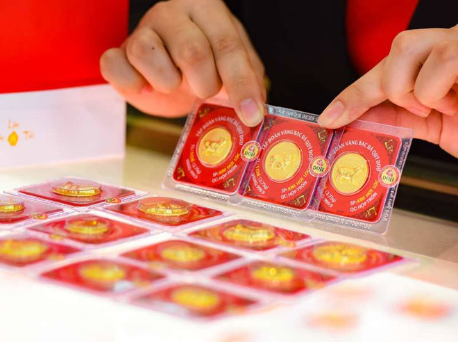 越南国内黄金价格在连续上涨多日后出现下跌 ảnh 1