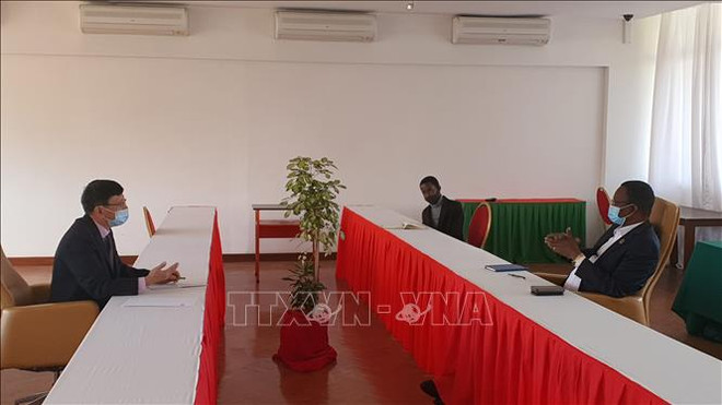 加强越南与莫桑比克执政党合作关系 ảnh 1 加强越南与莫桑比克执政党合作关系 ảnh 1