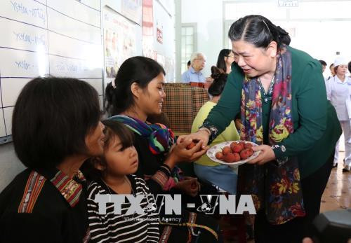 越南国会常务副主席丛氏放： 提高儿童生活质量 ảnh 2