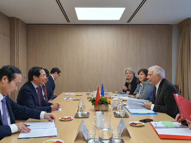 越南外交部长裴青山会见欧盟外交与安全政策高级代表兼欧洲委员会副主席博雷利 ảnh 2 越南外交部长裴青山会见欧盟外交与安全政策高级代表兼欧洲委员会副主席博雷利 ảnh 2