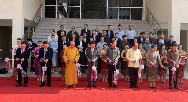 越老建交60周年:老挝中小型企业促进局办公楼交接仪式在万象举行 ảnh 1 越老建交60周年:老挝中小型企业促进局办公楼交接仪式在万象举行 ảnh 1