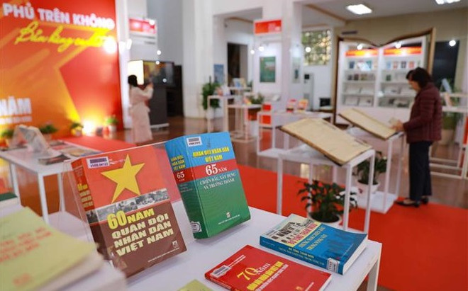  “空中奠边府—永存不朽的雄歌”资料展介绍500件典型文献 ảnh 2