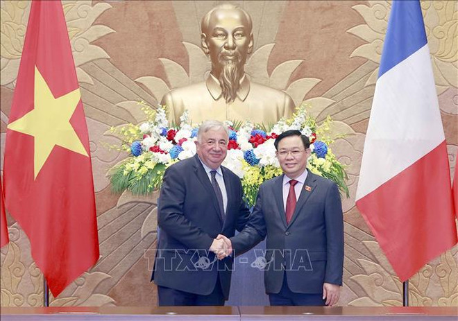 法国参议院议长热拉尔·拉尔歇对越南的正式访问圆满结束 ảnh 1 法国参议院议长热拉尔·拉尔歇对越南的正式访问圆满结束 ảnh 1
