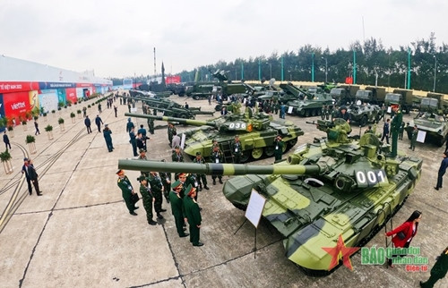 越南人民军总政治局副主任郑文决中将会见白俄罗斯国防部思想工作总局局长 ảnh 1 越南人民军总政治局副主任郑文决中将会见白俄罗斯国防部思想工作总局局长 ảnh 1