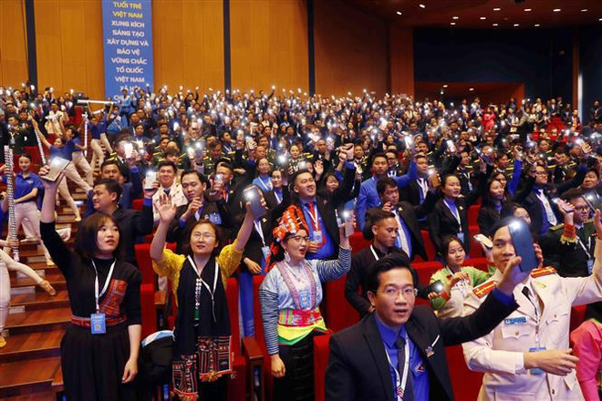 越共中央总书记阮富仲用“先锋”两字勉励越南年轻一代 ảnh 3 越共中央总书记阮富仲用“先锋”两字勉励越南年轻一代 ảnh 3