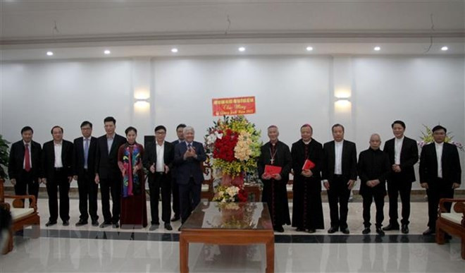 越南国家主席阮春福圣诞节前走访慰问天主教界 ảnh 2 越南国家主席阮春福圣诞节前走访慰问天主教界 ảnh 2