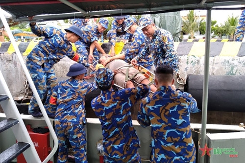 生存岛医疗所及时营救脑中风的渔民 ảnh 1