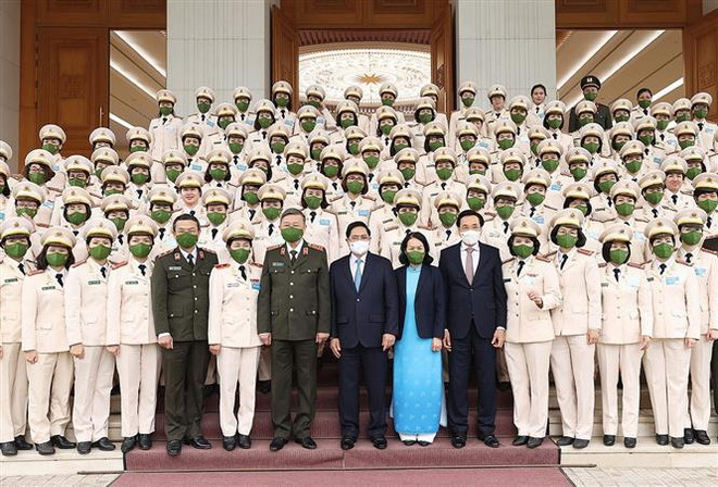 政府总理范明政会见出席第九届公安部妇女大会的代表 ảnh 1