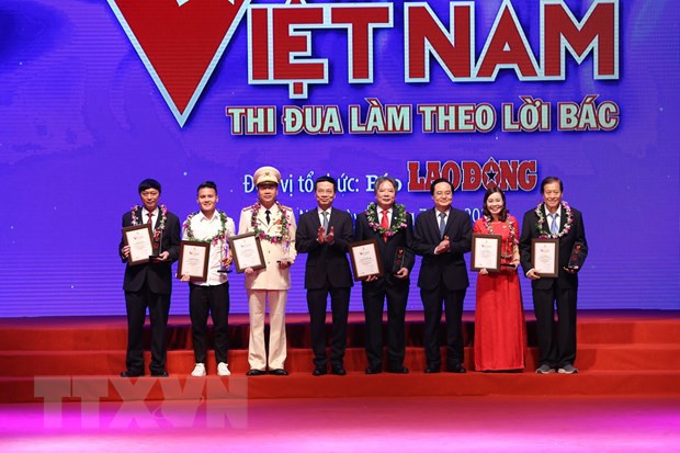 越南之荣光：医疗卫生领域所取得的显著成绩得到表扬 ảnh 1