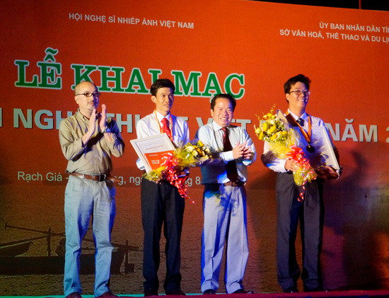 2016年越南艺术图片展在坚江省举行 ảnh 1 2016年越南艺术图片展在坚江省举行 ảnh 1