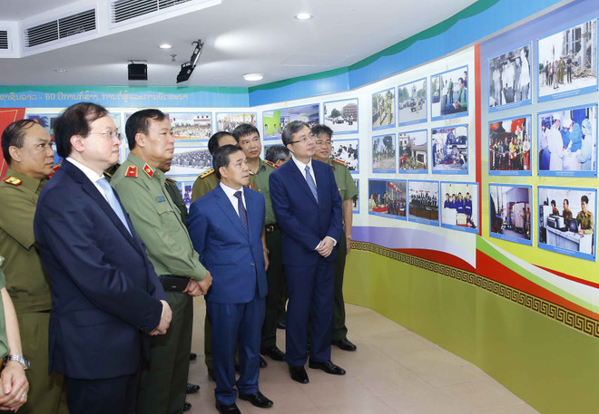“老越人民公安—友谊深深”展览会举行 ảnh 2 “老越人民公安—友谊深深”展览会举行 ảnh 2