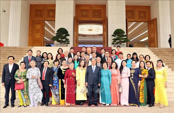 越南政府总理阮春福会见武阿丁助学基金会代表 ảnh 2 越南政府总理阮春福会见武阿丁助学基金会代表 ảnh 2