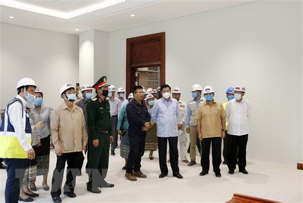  老挝领导实地走访调研由越南援建的国会大厦工程建设进度 ảnh 2