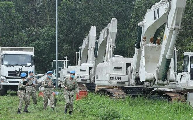越南派遣两名军队军官赴中非共和国欧盟训练团执勤 ảnh 1