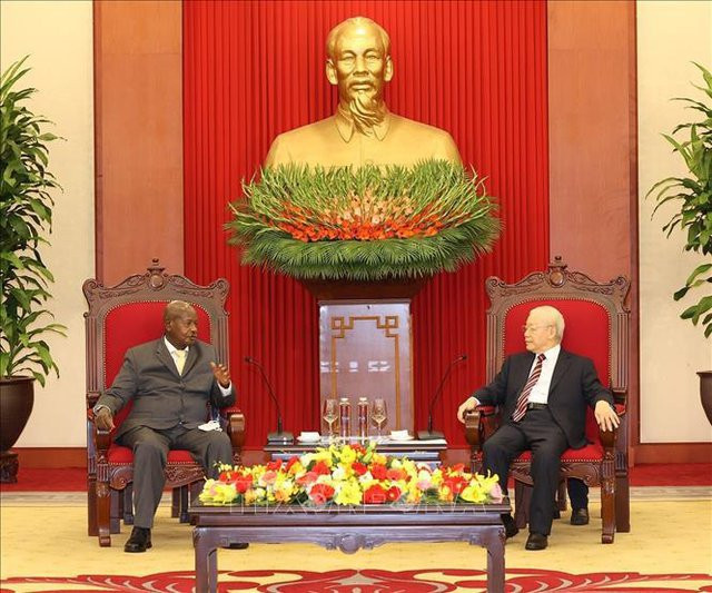 越共中央总书记阮富仲会见乌干达总统穆塞韦尼 ảnh 1 越共中央总书记阮富仲会见乌干达总统穆塞韦尼 ảnh 1
