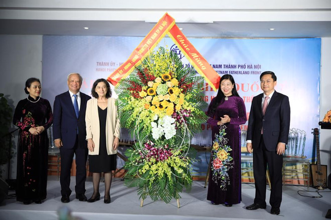 河内市领导会见出席世界和平理事会第22届代表大会的代表 ảnh 1 河内市领导会见出席世界和平理事会第22届代表大会的代表 ảnh 1
