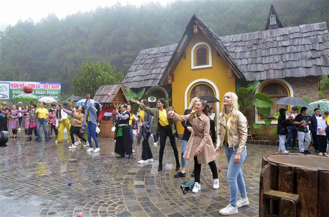 2022年世界旅游小姐大赛参赛选手参观山罗省 ảnh 2