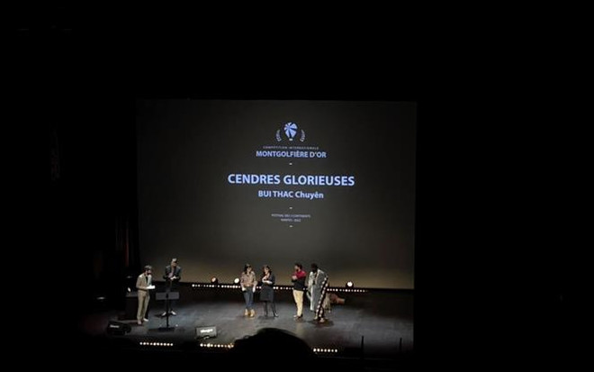 越南导演裴硕专执导电影在2022年三大洲电影节上获最高奖 ảnh 1 越南导演裴硕专执导电影在2022年三大洲电影节上获最高奖 ảnh 1