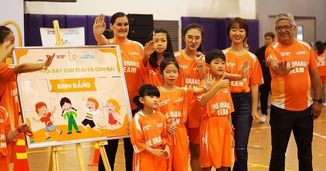 足球节传递出结束针对妇女和儿童暴力的信息 ảnh 1