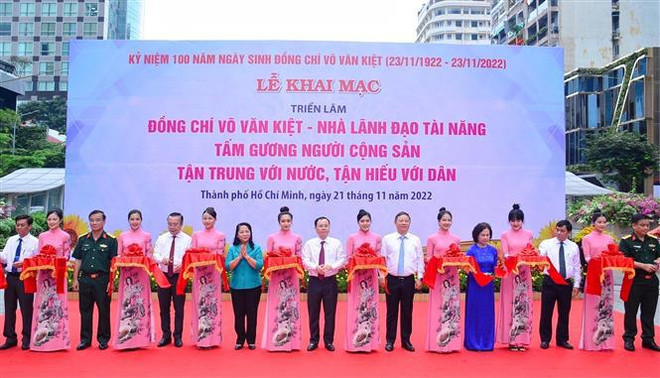 武文杰总理生平事迹图片展在胡志明市举行 ảnh 1 武文杰总理生平事迹图片展在胡志明市举行 ảnh 1